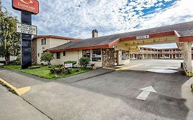 Econo Lodge Inn & Suites